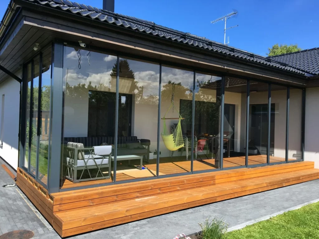 Панорамные окна зимой: мечта архитектора или кошмар для счетов за отопление?