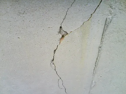 Что делать, если треснула стена: диагностика и ремонт своими руками